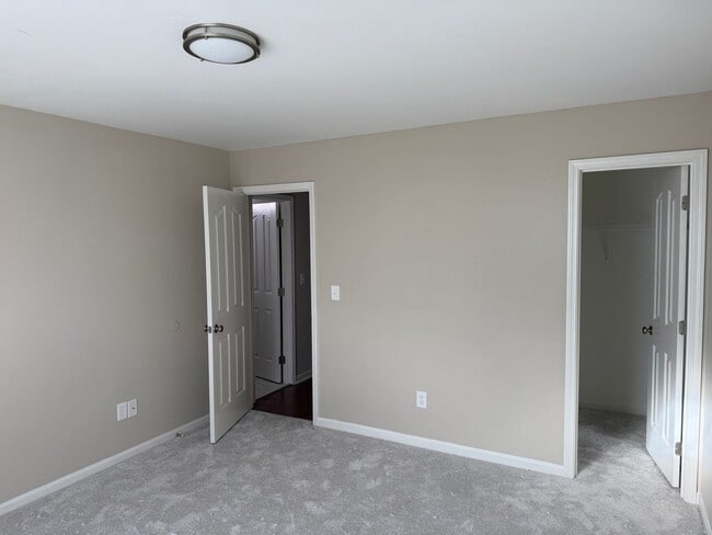Building Photo - Beautifully Renovated Home in Trussville City Schools – Fireplace & 2-Car Garage