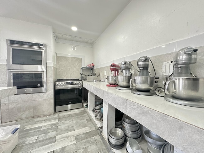 Building Photo - 13619 57th Pl N