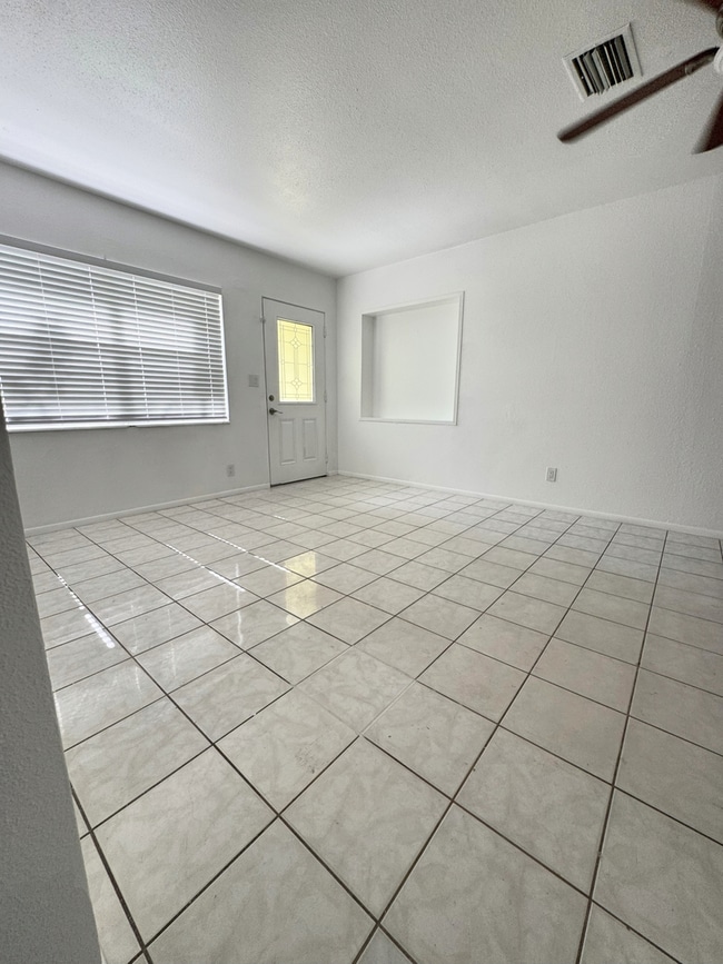 Building Photo - For Rent Beautiful 4-Bedroom Home with Bon...