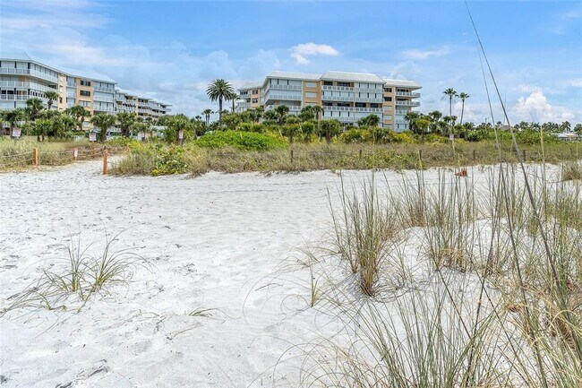 Building Photo - 6500 Sunset Way