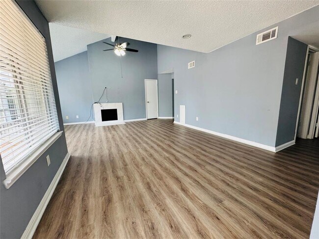 Building Photo - 12100 Overbrook Ln