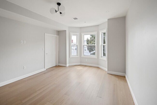 Building Photo - 206 Byron St