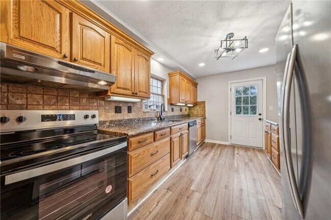 Building Photo - 3 bed/ 2 bath Single Family Home Manor, PA 15665