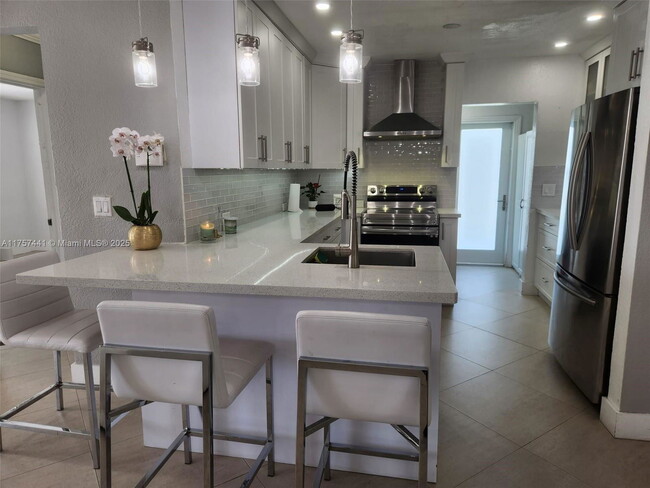 Building Photo - 4301 SW 85th Ave