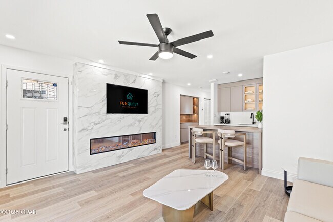 Building Photo - 8115 Thomas Dr