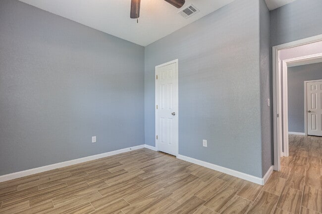 Building Photo - 479 Corliss