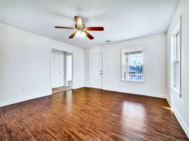 Building Photo - 305 S Calhoun St