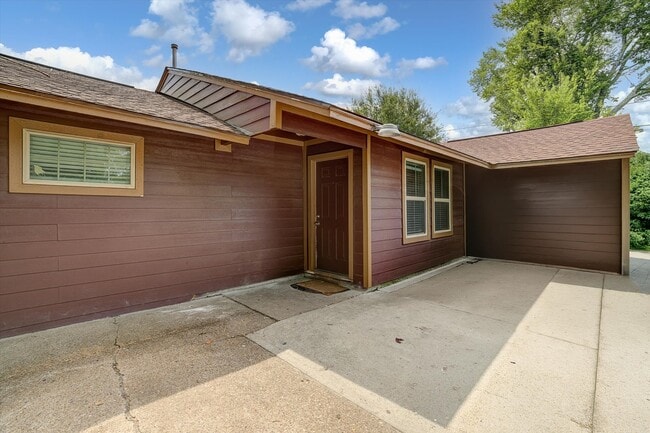 Building Photo - 8159 Glenhollow Dr
