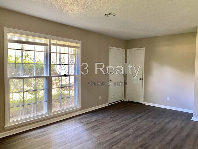 Building Photo - 306 Oakwild Dr