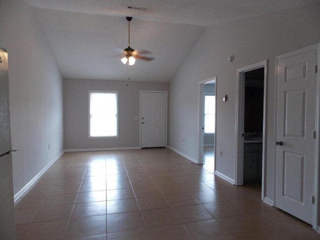 Building Photo - 140 Lanier Dr