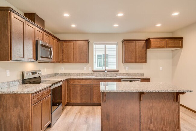Building Photo - Fantastic 3-Bed, 2.5 Bath with 2-car garage!