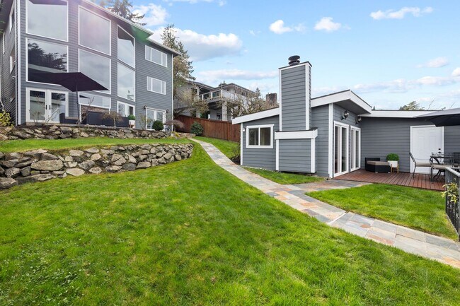 Building Photo - 17714 SE 40th Pl