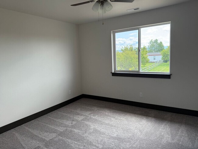 Building Photo - Brand New 3 Bed 2.5 Bath with double attac...