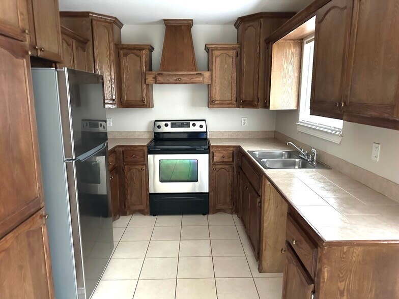Building Photo - 718 S O'Hare Dr