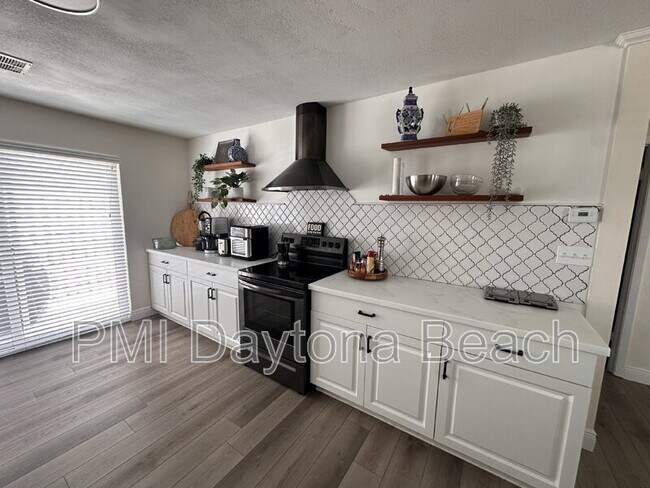 Building Photo - 2563 S Peninsula Dr