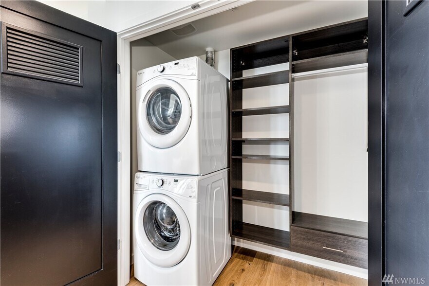 Building Photo - 1321 Seneca St