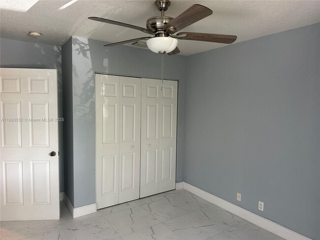 Building Photo - 7653 Tamarac Island Cir