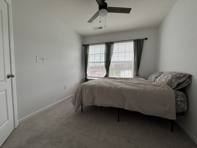 Building Photo - 513 Turquoise Ln