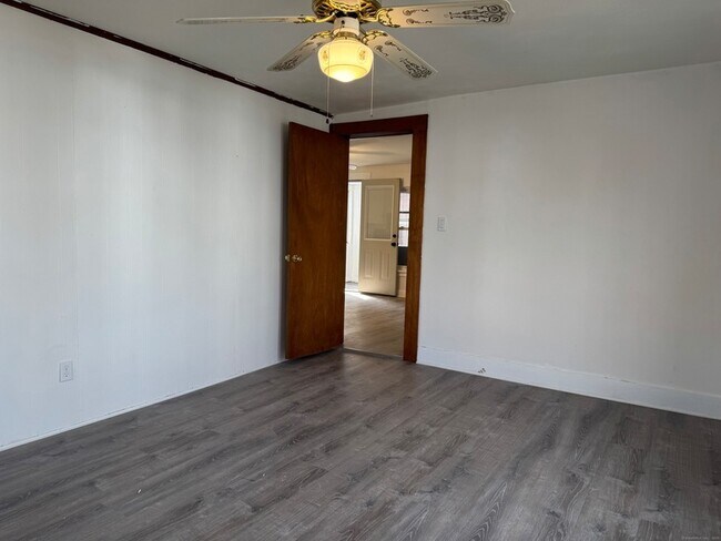 Building Photo - 69 Smith St