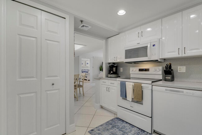 Building Photo - 200 Ocean Trail Way