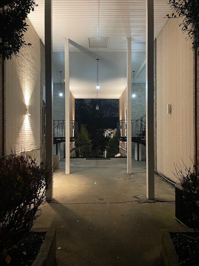 Building Photo - 246 White Bridge Pike