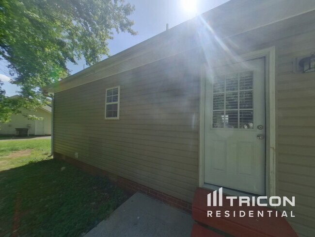 Building Photo - 1526 Amberwood Cir