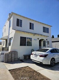 Building Photo - 1309 S Woods Ave