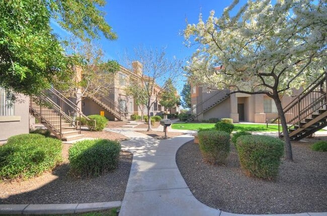 Building Photo - 1941 S PIERPONT Dr