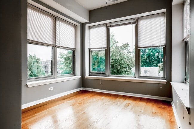 Building Photo - Spacious 4 Bedroom for Rent!