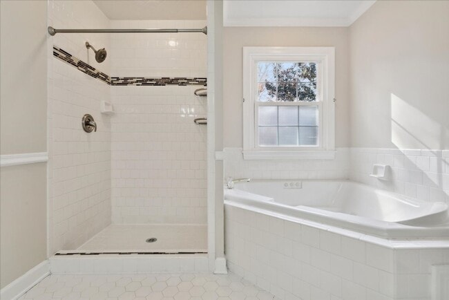 Building Photo - Kingsmill Gem