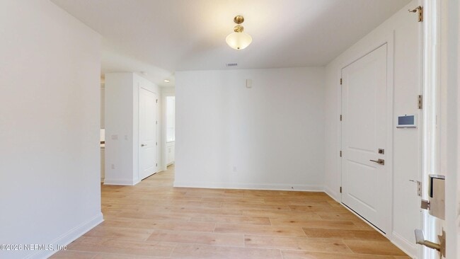 Building Photo - 156 Latham Dr