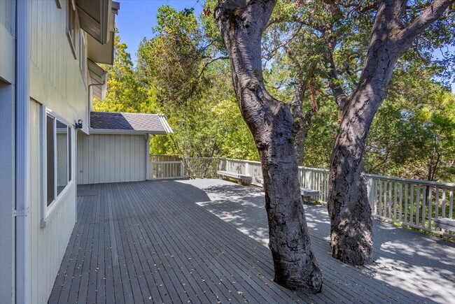 Building Photo - 13434 Old Oak Way