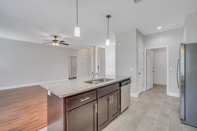 Building Photo - 486 Thorp Circle