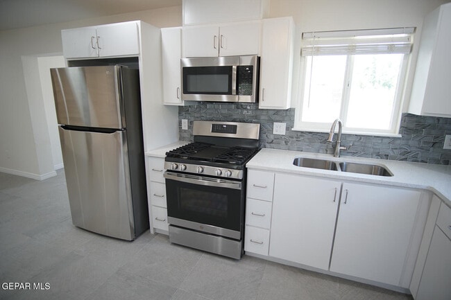 Building Photo - 4573 Bobolink Way