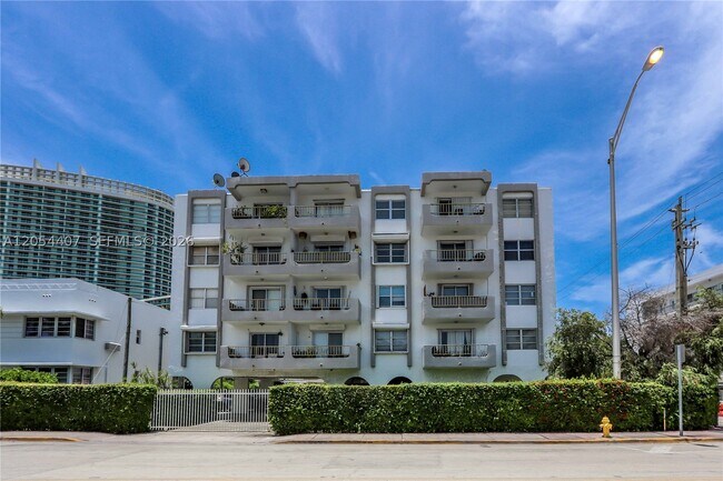 Building Photo - 1580 West Dr