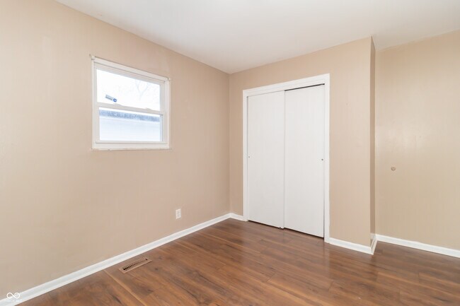 Building Photo - 1704 Nelson Ave