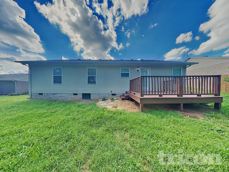 Building Photo - 1901 Susan Rd