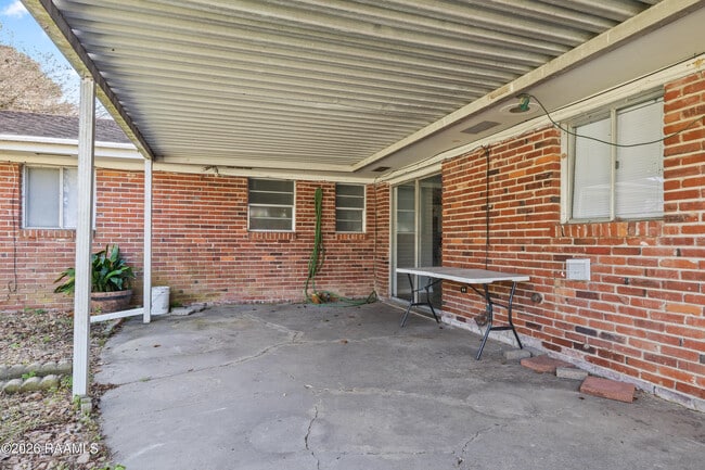 Building Photo - 207 Ashwood Dr