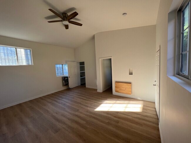 Building Photo - 1725 Kent St