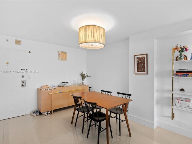 Building Photo - 1450 Brickell Bay Dr