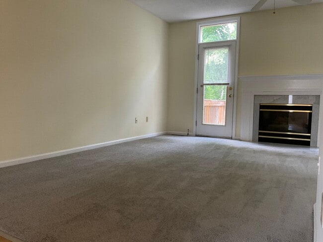 Building Photo - Luxury Townhouse at Camden Pines