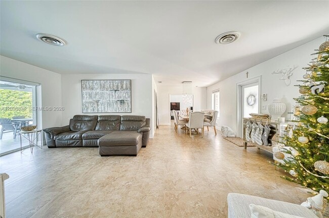 Building Photo - 10600 SW 80th Ct