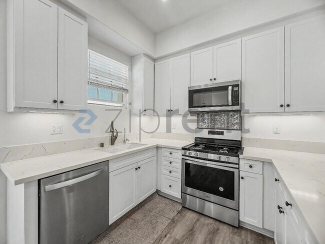 Building Photo - Unit