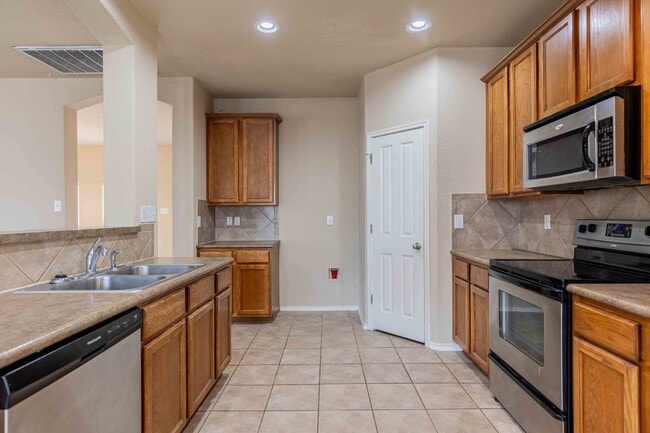 Building Photo - 906 Ashbury Bluff