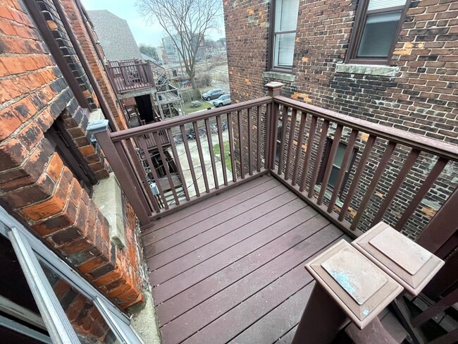 Building Photo - 2 BEDROOM LOCATED IN THE HEART OF THE ART DISTRICT!