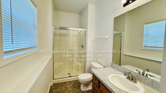 Building Photo - Creekwood Townhomes with 2-vehicle garage ...
