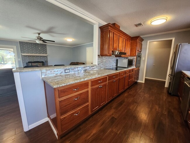 Building Photo - Available Now, PG 4 Bedroom