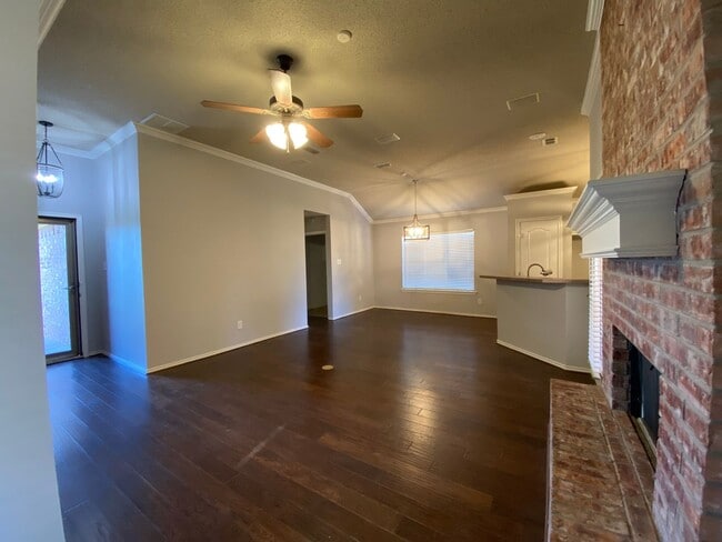 Building Photo - Patio Lovers Dream