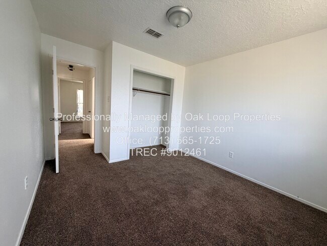 Building Photo - 1927 Oakwell Ln