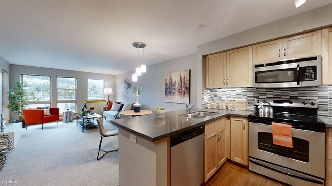 Building Photo - 827 Hiawatha Pl S